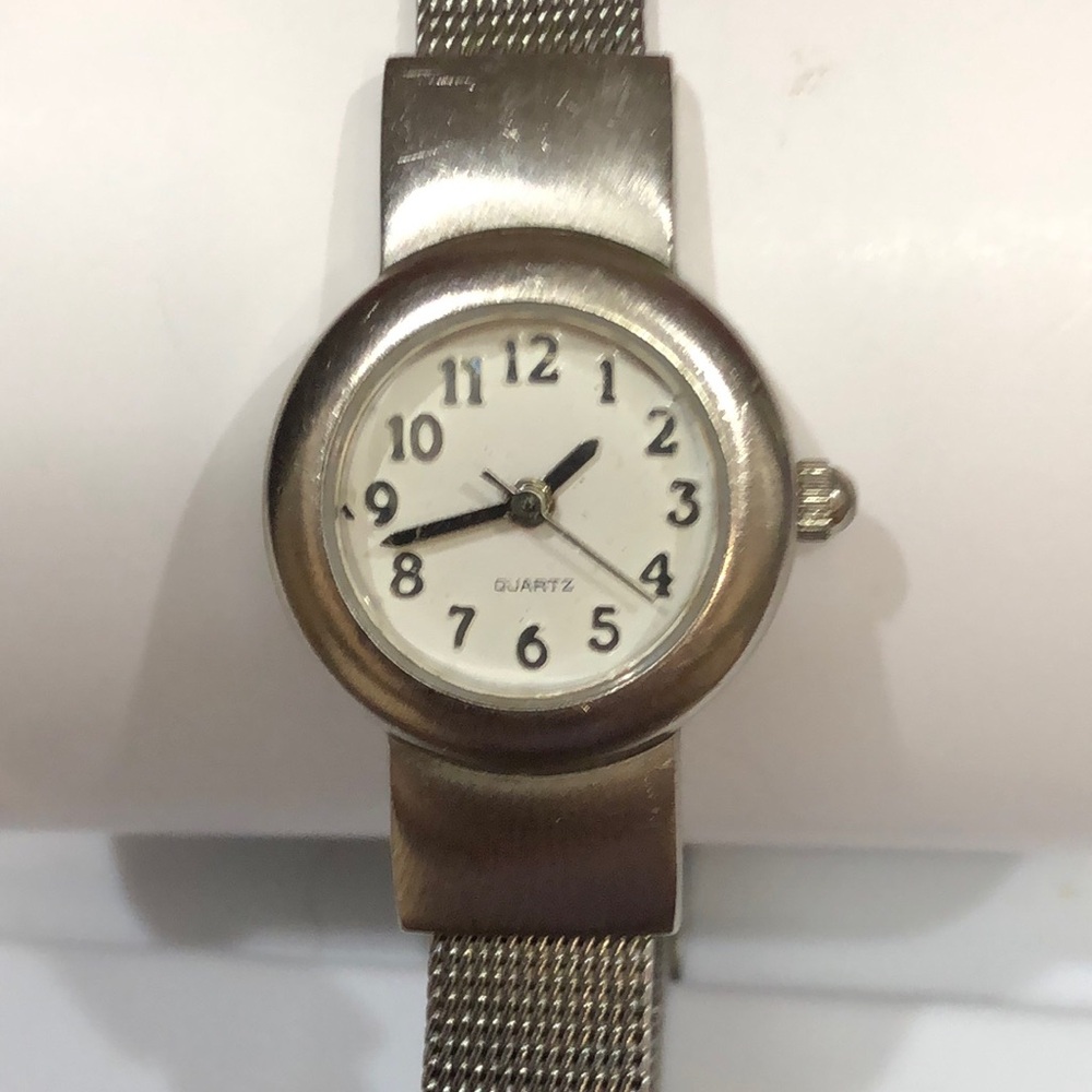 Fada Women's Silver tone Watch